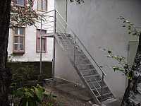 sonder-treppe mit podest, wien.JPG